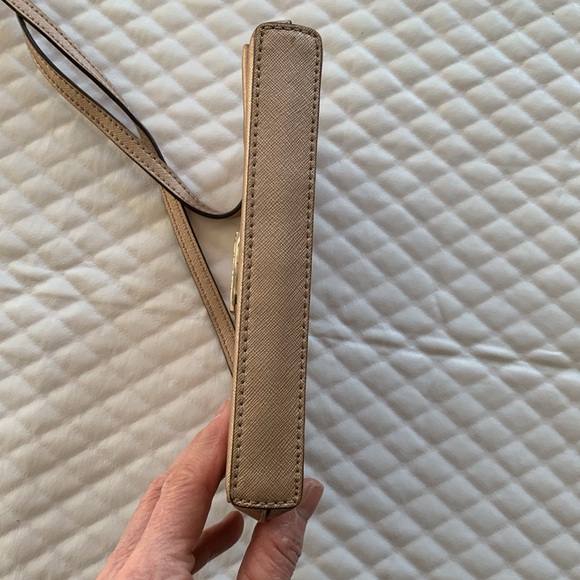 New Kate Spade Gold small Purse - Picture 5 of 7